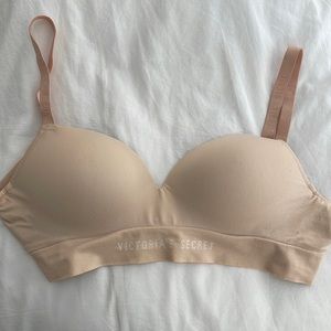 Victoria’s Secret Lightly Lines Wireless Bra
